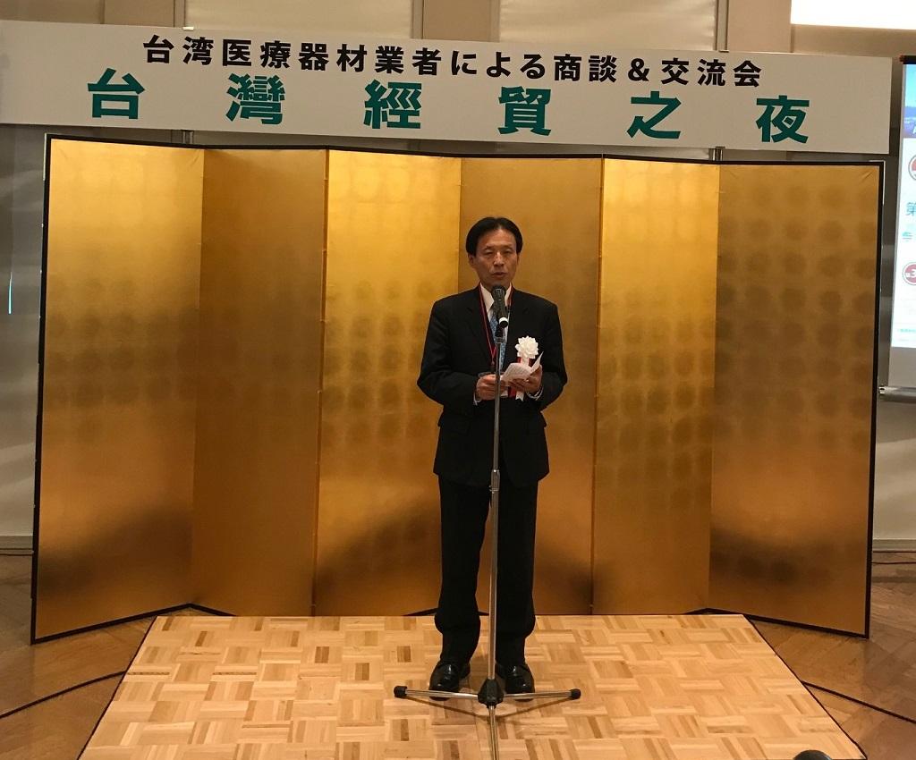 「經貿之夜」（台湾経済貿易交流会）で挨拶をする陳処長