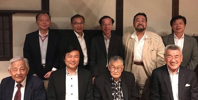 前列：李処長(左2)、杜教授(右2)、野口会長(右1)、林会長(左1)
後列：吉村編集委員(右2)、近藤教授(中央)、張副処長(左2）らの集合写真